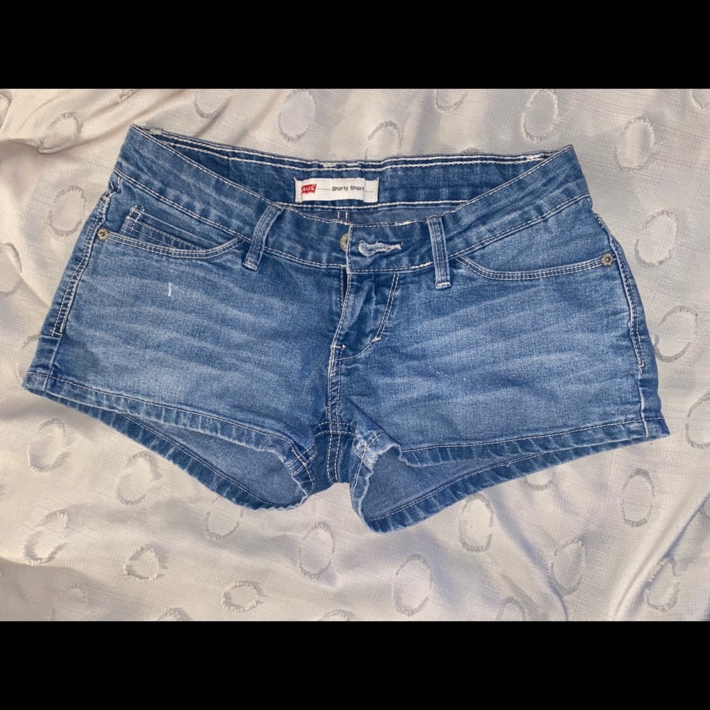 levi short shorts